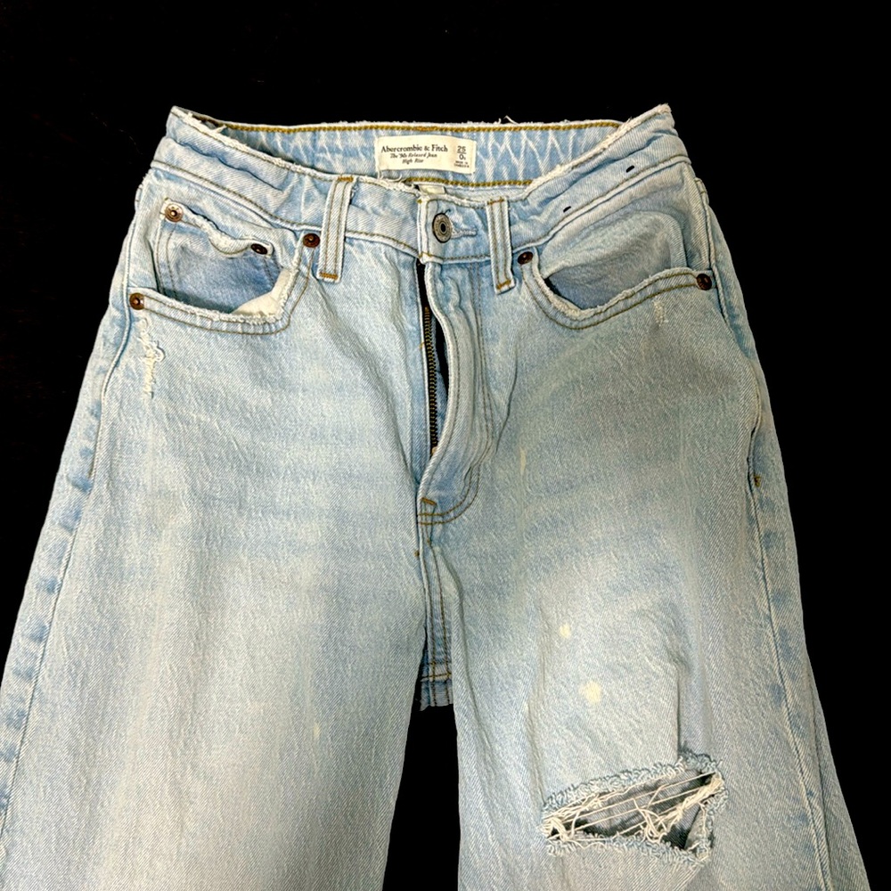 Abercrombie 90’s Relaxed Jean High Rise 25s